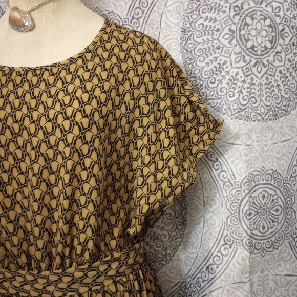 Shein Plus Size A-Line All Over Print Dress with Pleats and Belt Size2XL - Picture 14 of 16